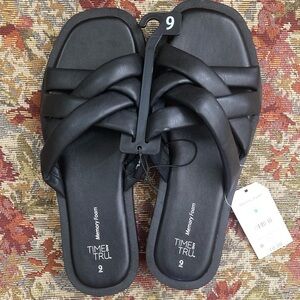 Time & Tru black sandals